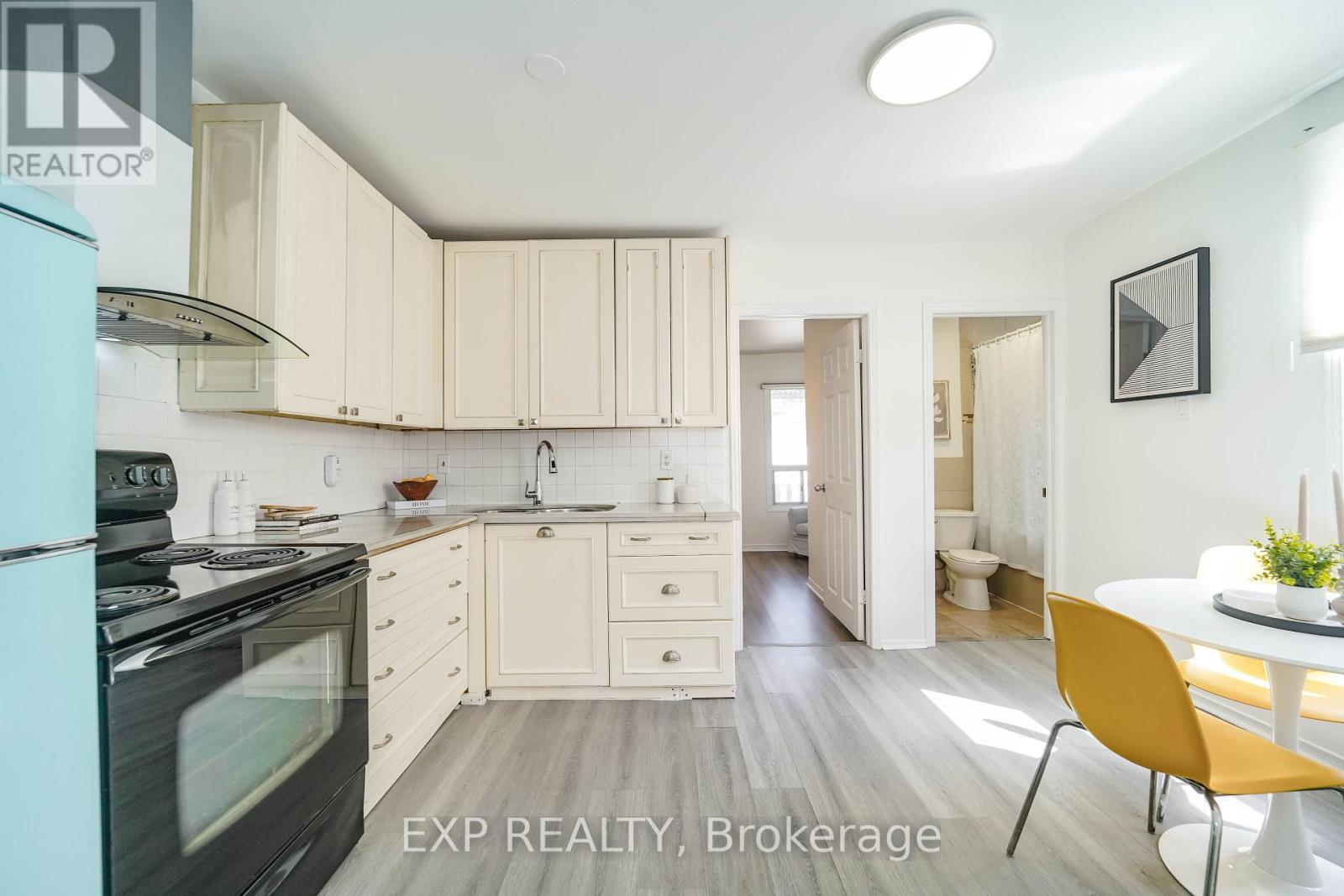 UPPER - 47 GREENDALE AVENUE, Toronto (Rockcliffe-Smythe) — photo 8