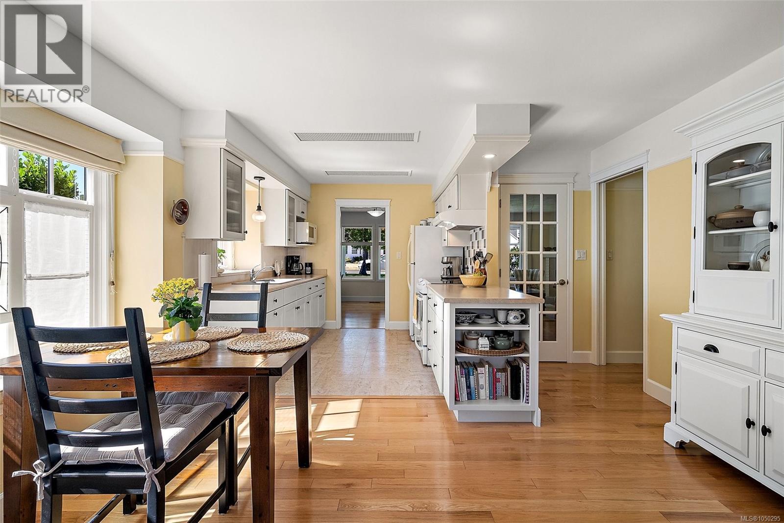  3995 Bel Nor Place, Saanich