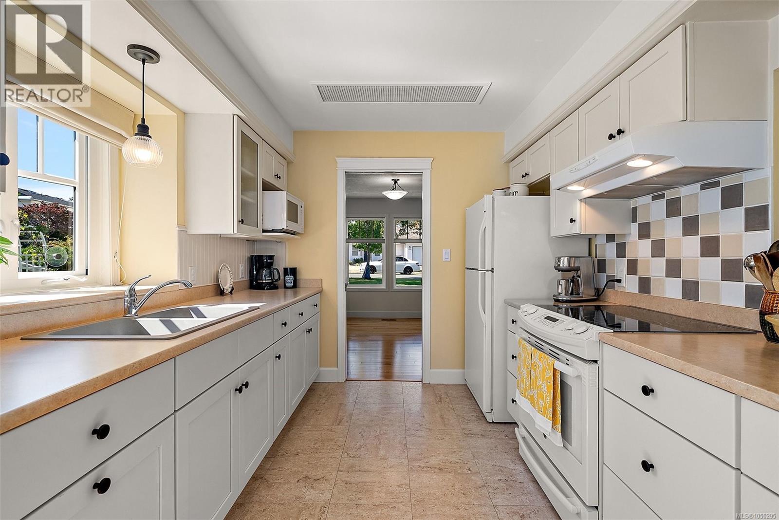  3995 Bel Nor Place, Saanich