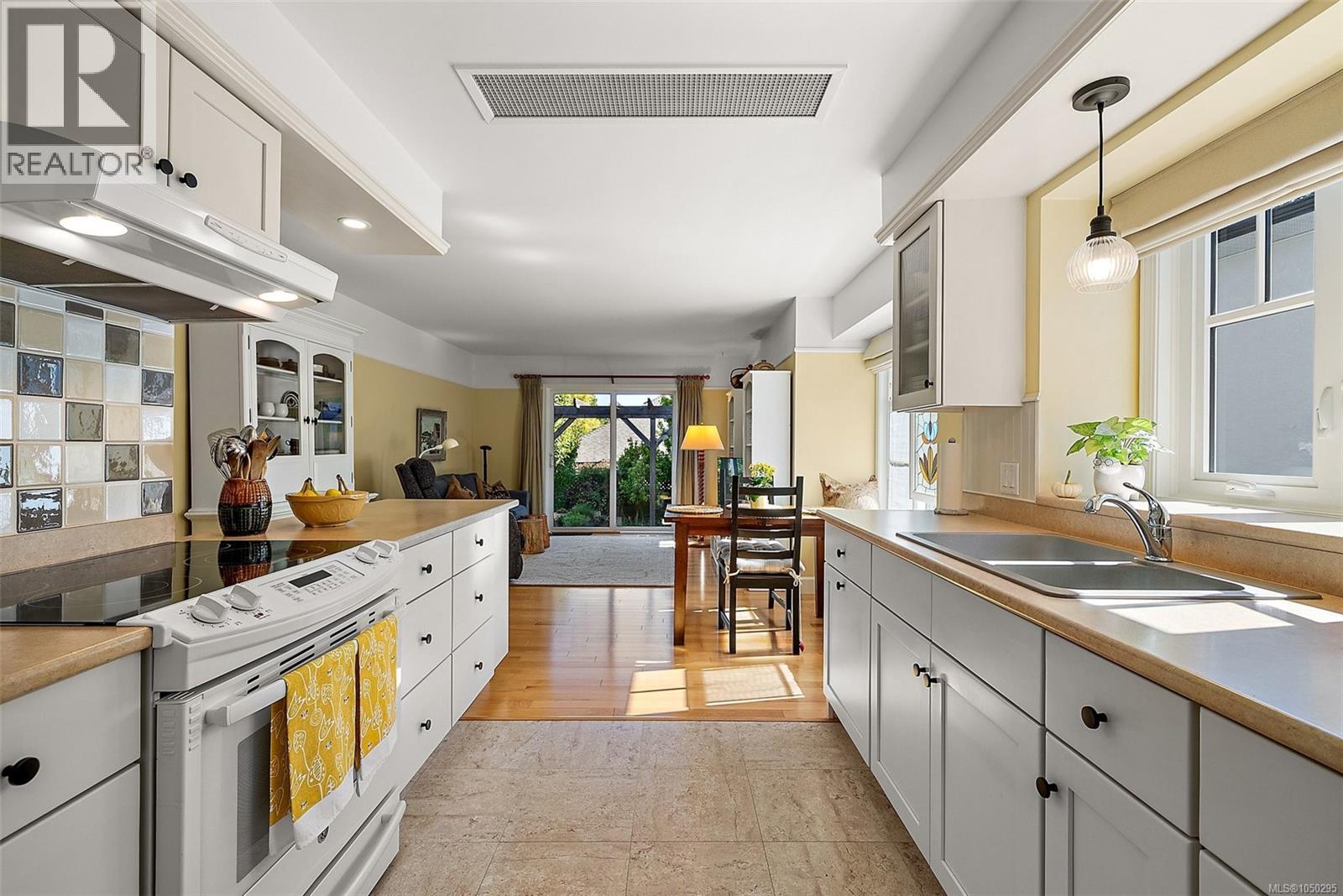  3995 Bel Nor Place, Saanich