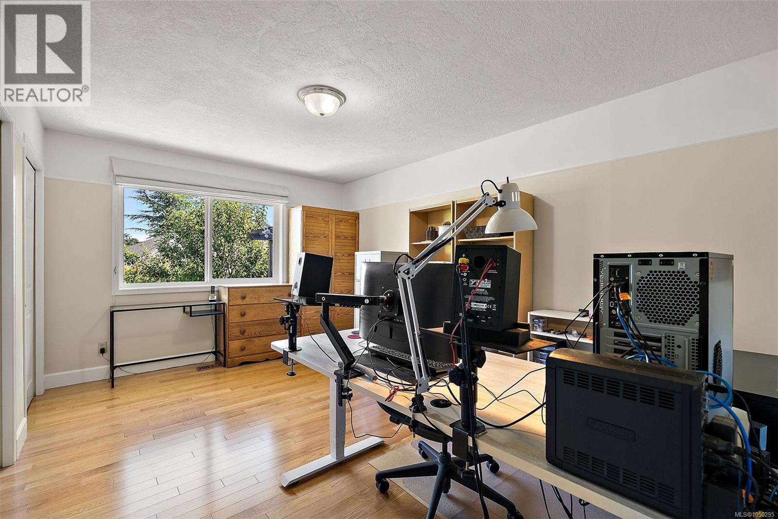  3995 Bel Nor Place, Saanich
