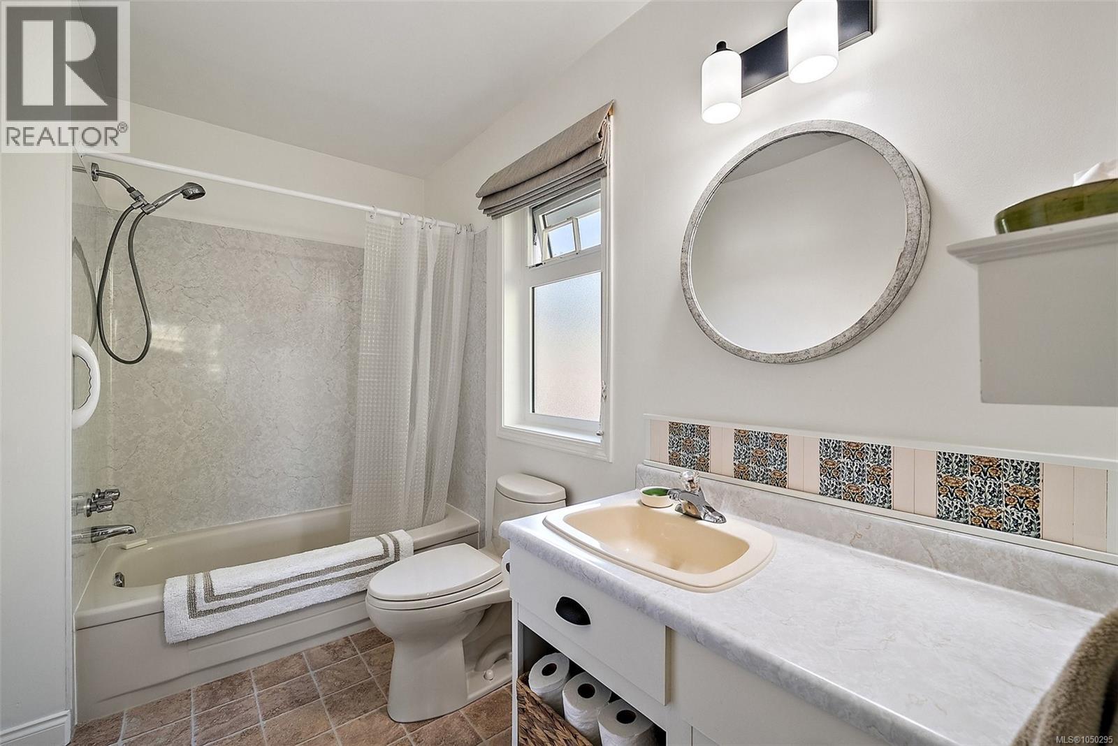  3995 Bel Nor Place, Saanich