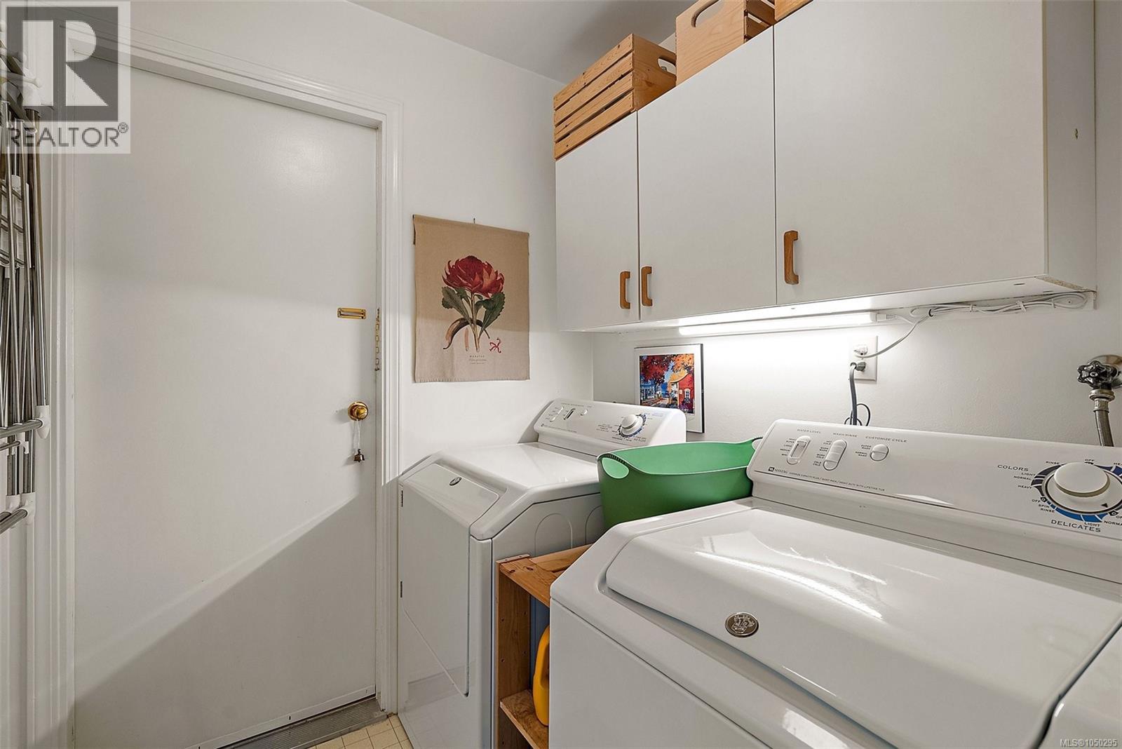  3995 Bel Nor Place, Saanich
