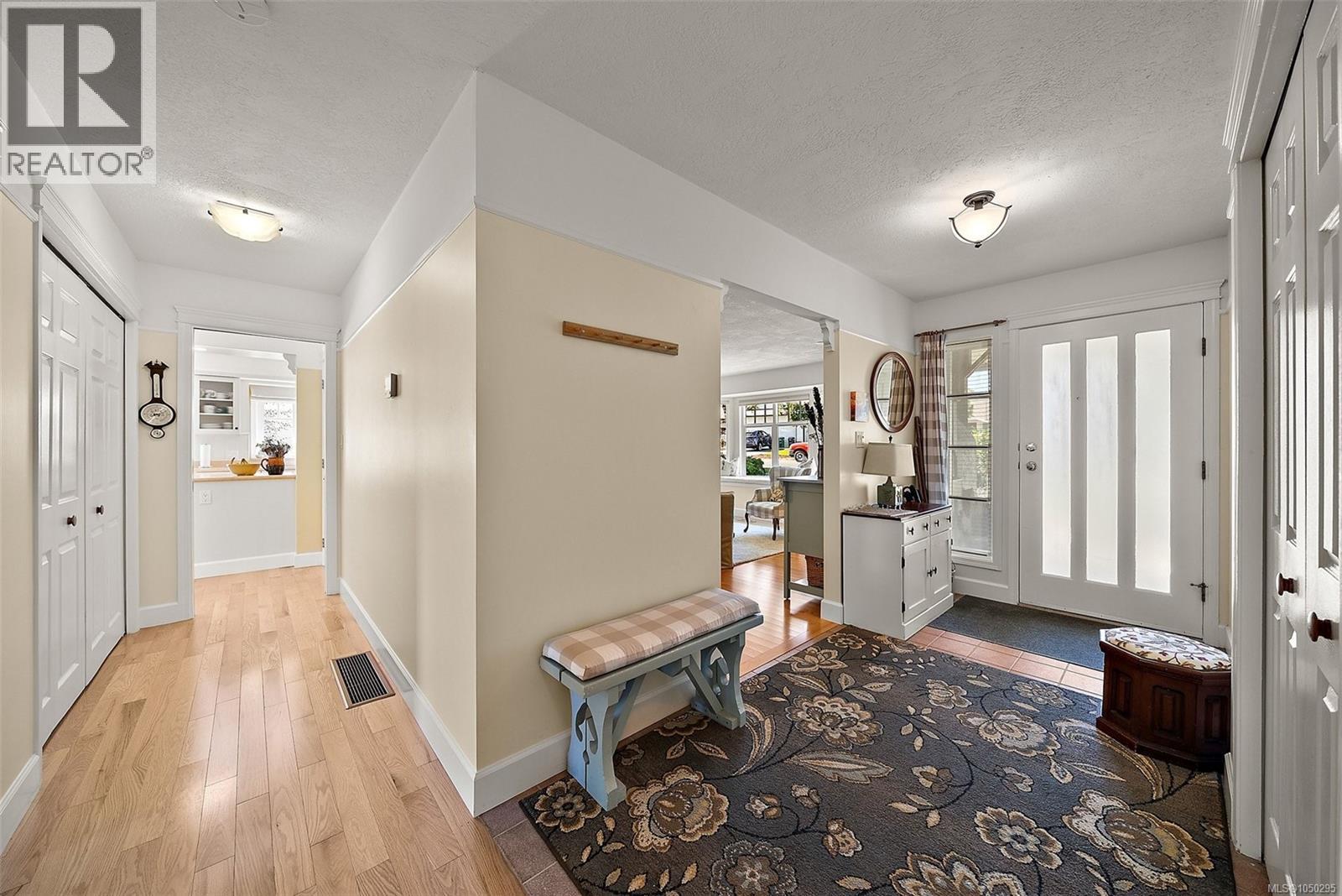  3995 Bel Nor Place, Saanich