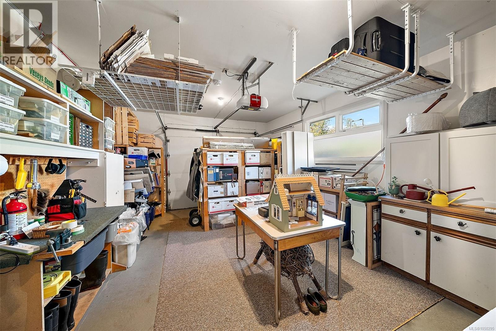  3995 Bel Nor Place, Saanich