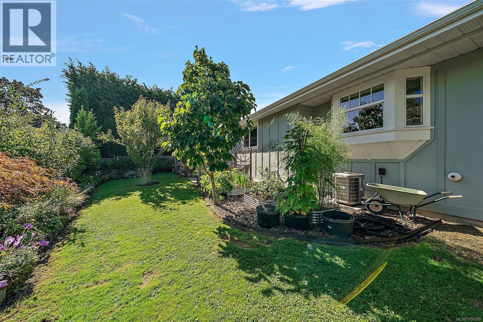 3995 Bel Nor Place, Saanich