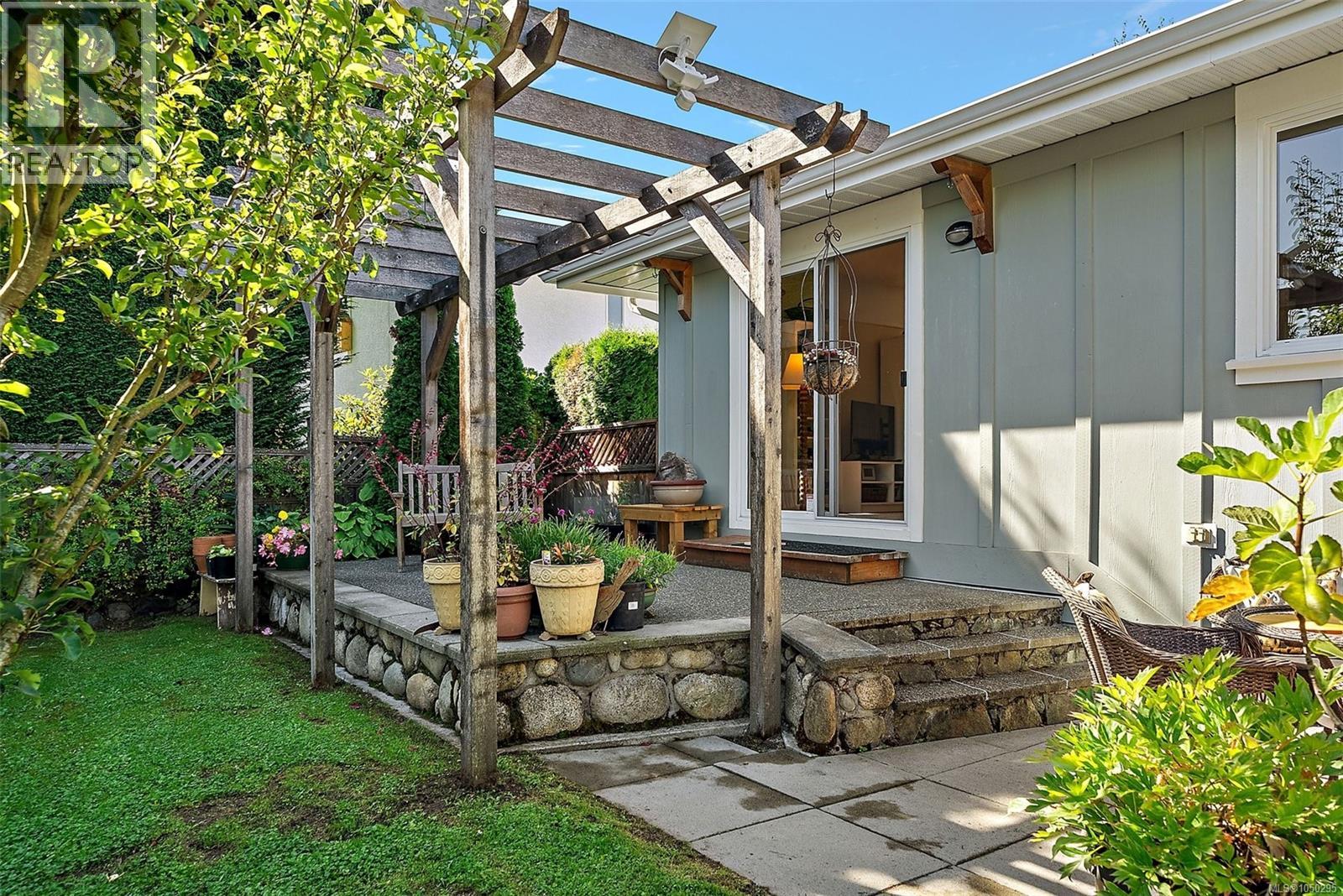  3995 Bel Nor Place, Saanich