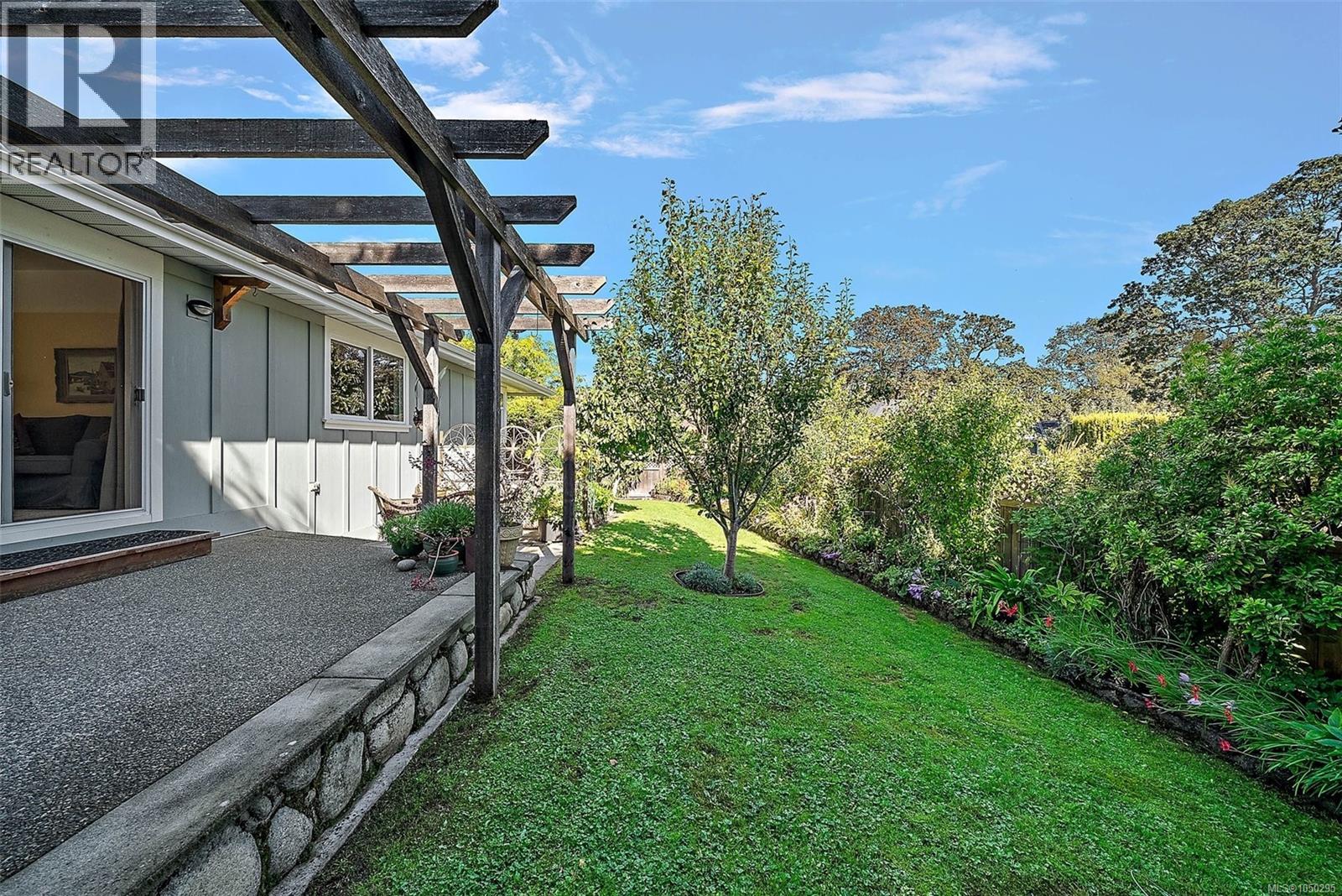  3995 Bel Nor Place, Saanich