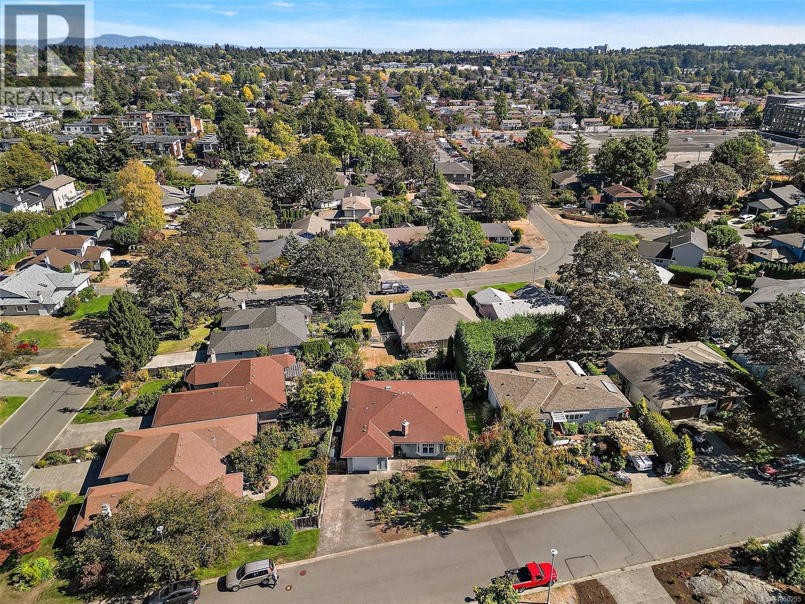  3995 Bel Nor Place, Saanich