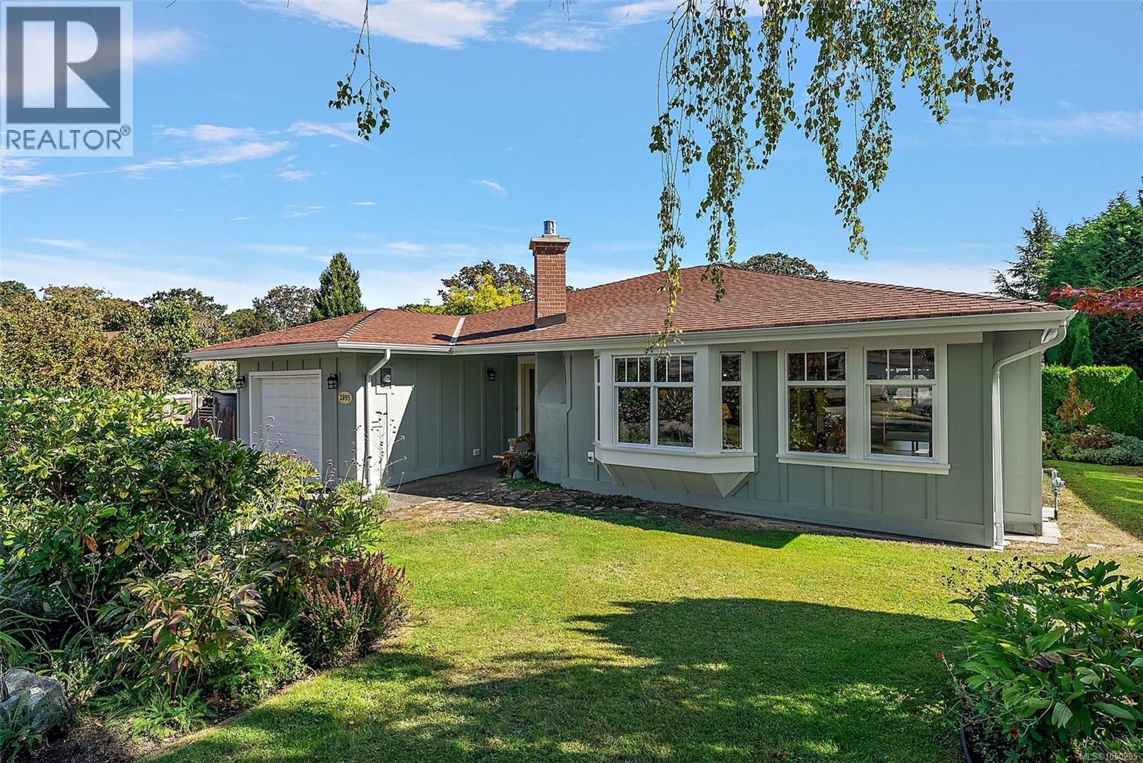  3995 Bel Nor Place, Saanich