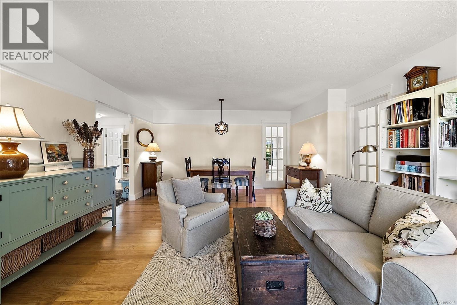  3995 Bel Nor Place, Saanich