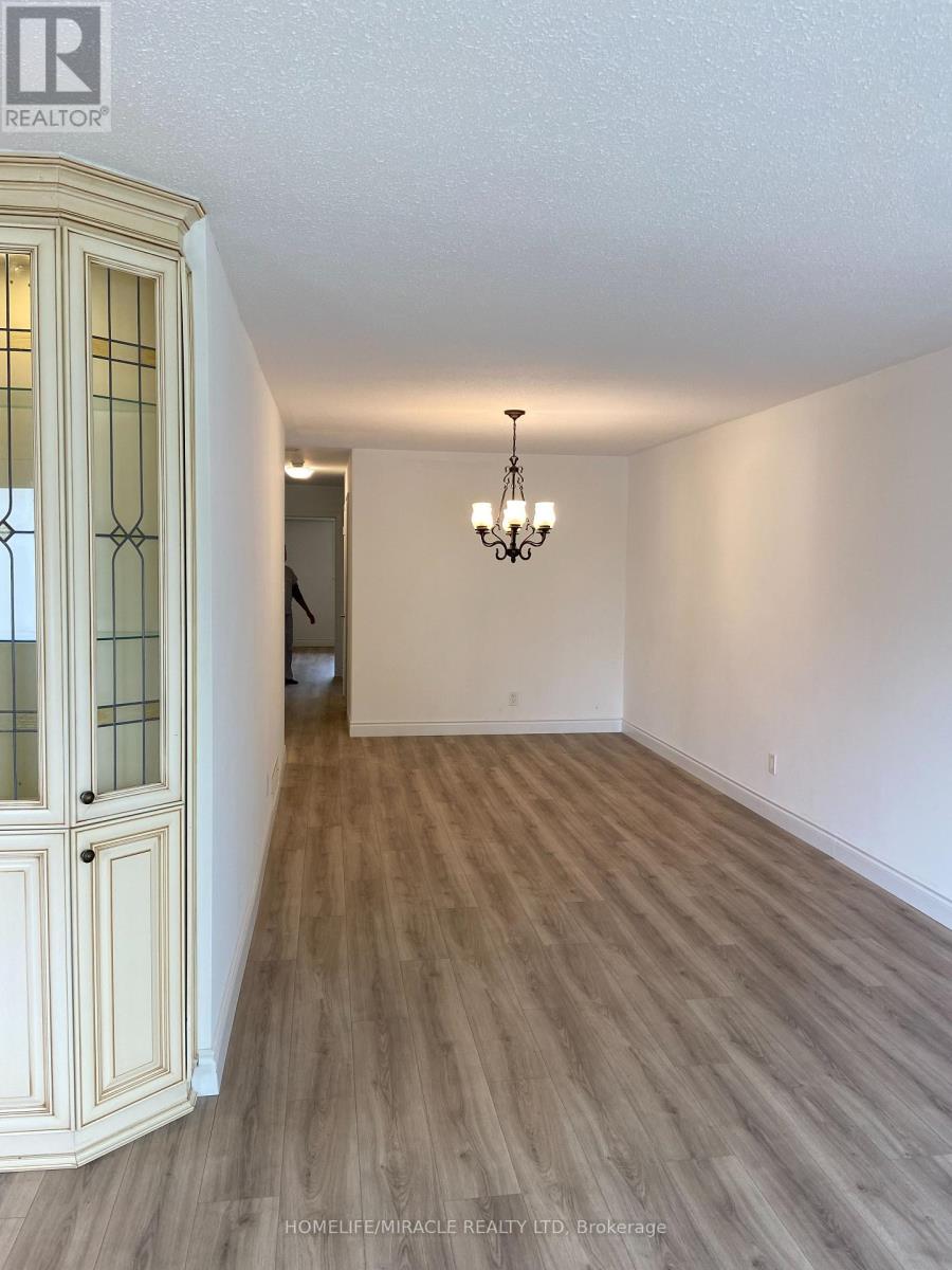 6856 DARCEL AVENUE, Mississauga (Malton) — photo 5
