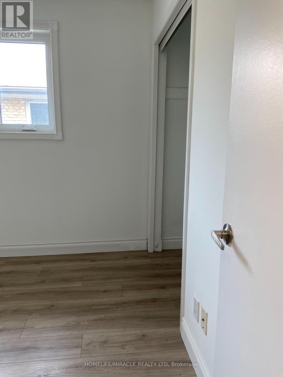 6856 DARCEL AVENUE, Mississauga (Malton) — photo 9