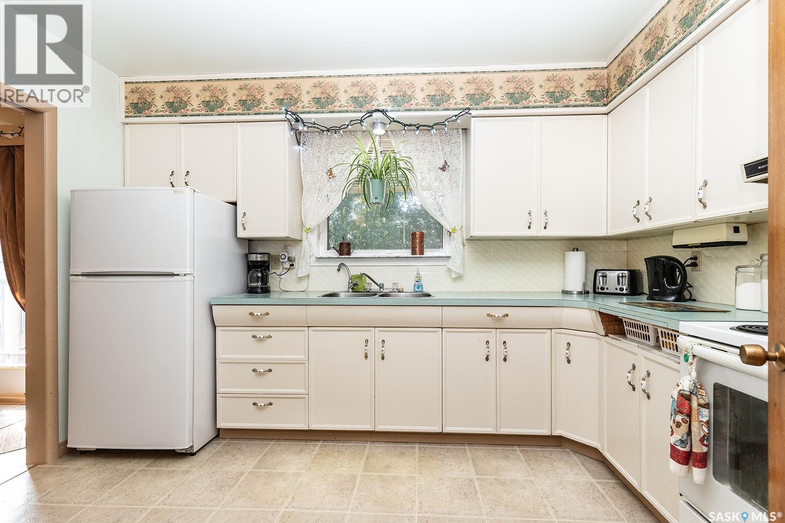405 4th AVENUE E, Watrous — photo 9