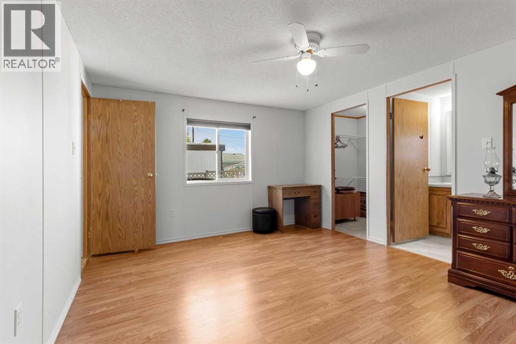 Listing photo – 150 Devilder Avenue, Trochu