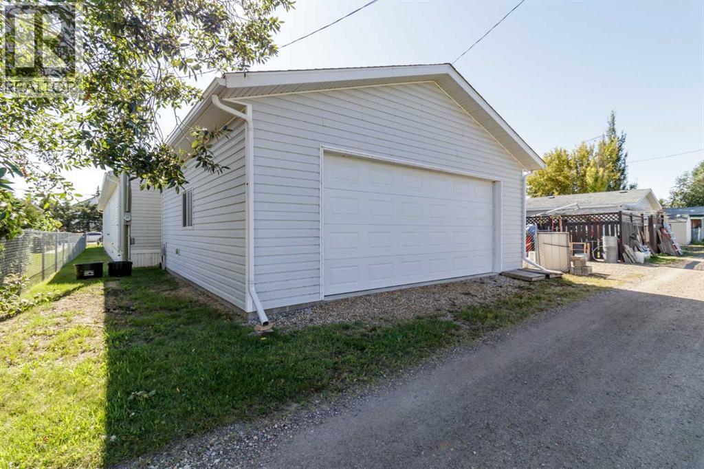 Listing photo – 150 Devilder Avenue, Trochu