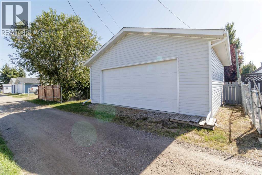 Listing photo – 150 Devilder Avenue, Trochu