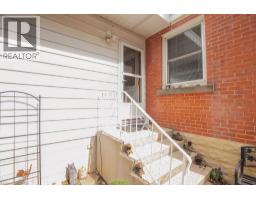 Living room - 296 East 21st Street, Hamilton, ON L8V2T9 Photo 11