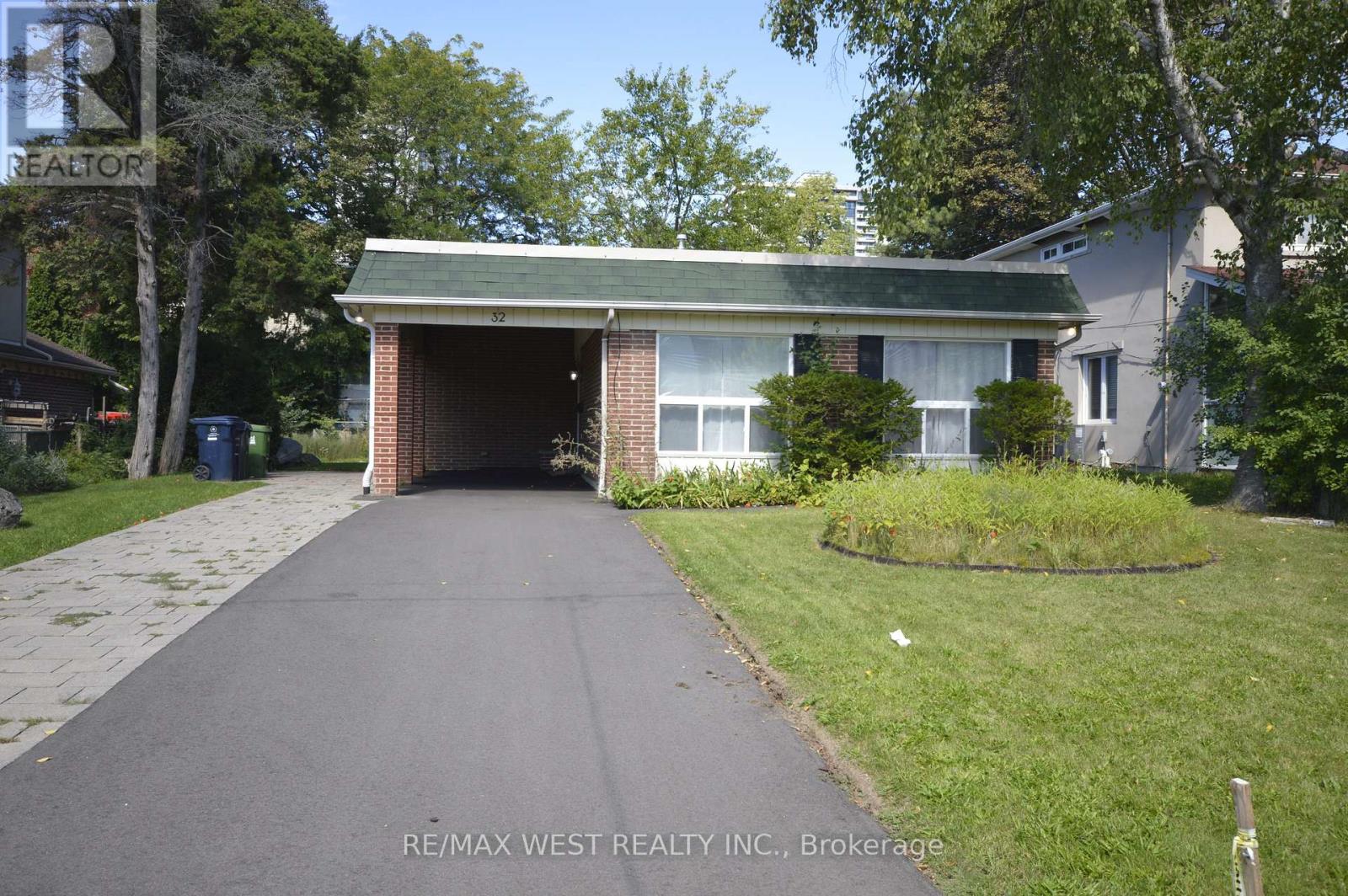 32 AXSMITH CRESCENT, Toronto (Don Valley Village)