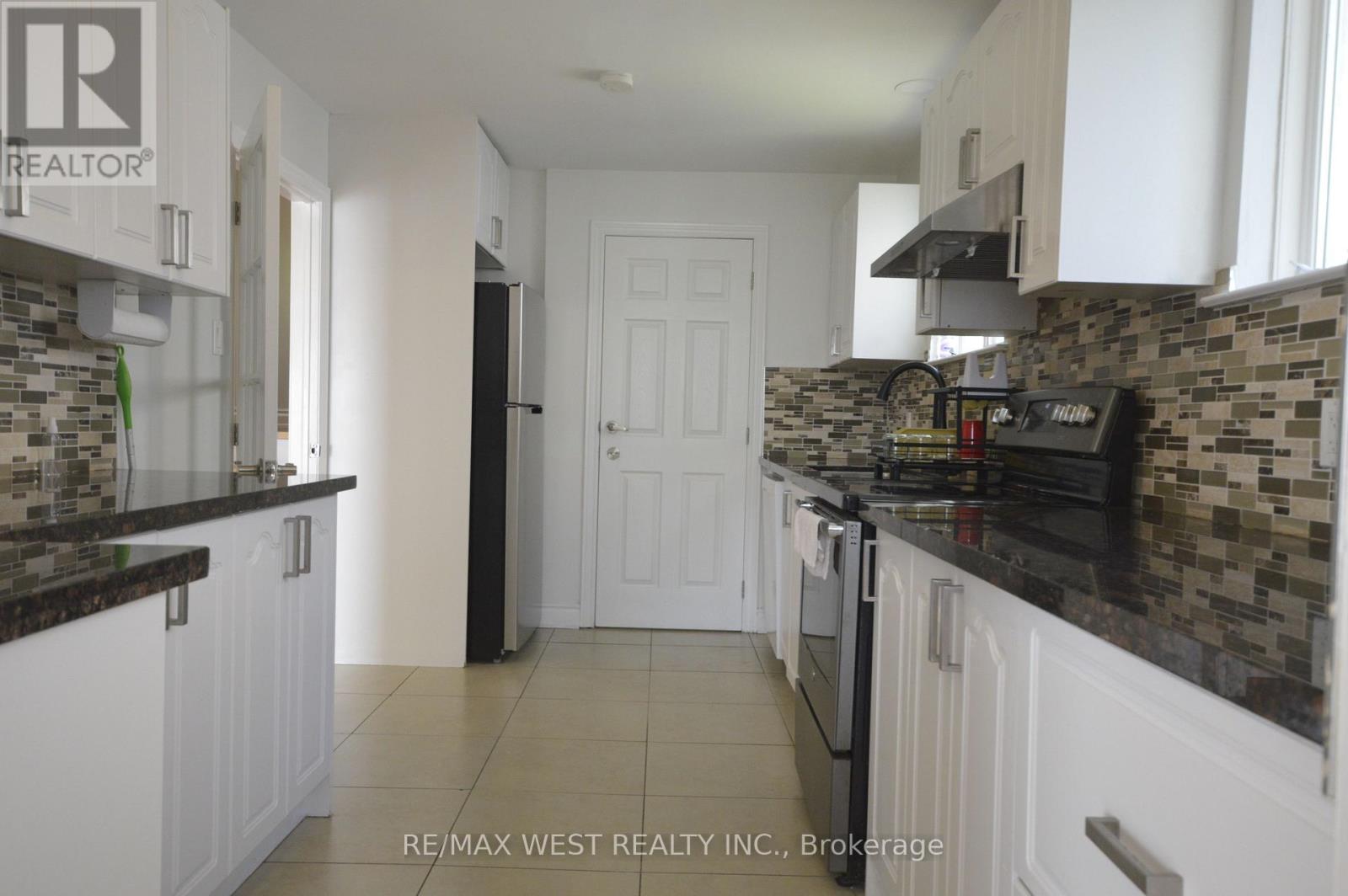 32 AXSMITH CRESCENT, Toronto (Don Valley Village) — photo 5