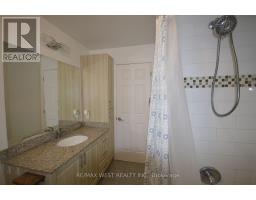 32 Axsmith Crescent, Toronto, ON M2J3K3 Photo 11