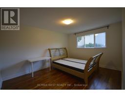 32 Axsmith Crescent, Toronto, ON M2J3K3 Photo 12
