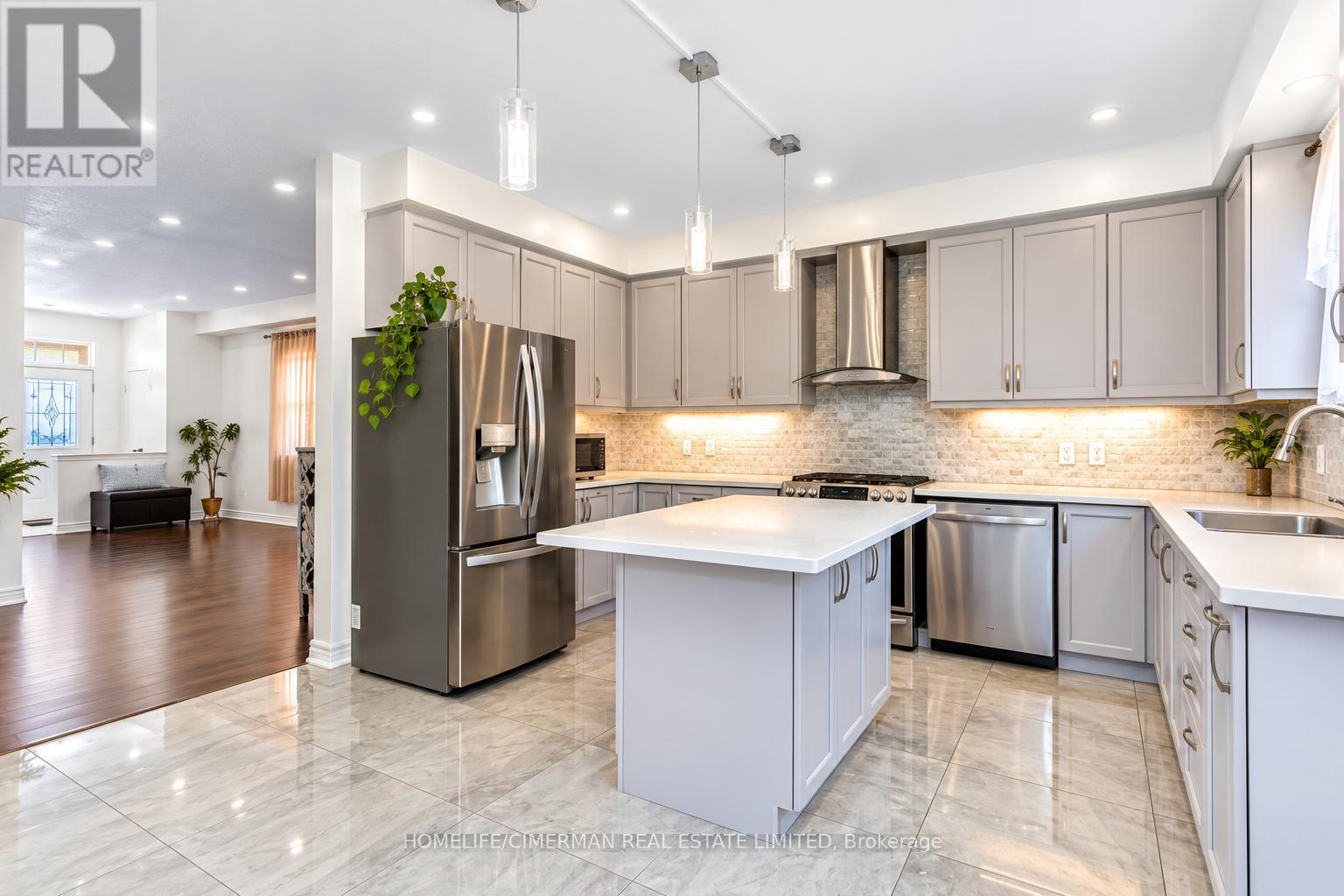 7 OKANAGAN DRIVE - 34