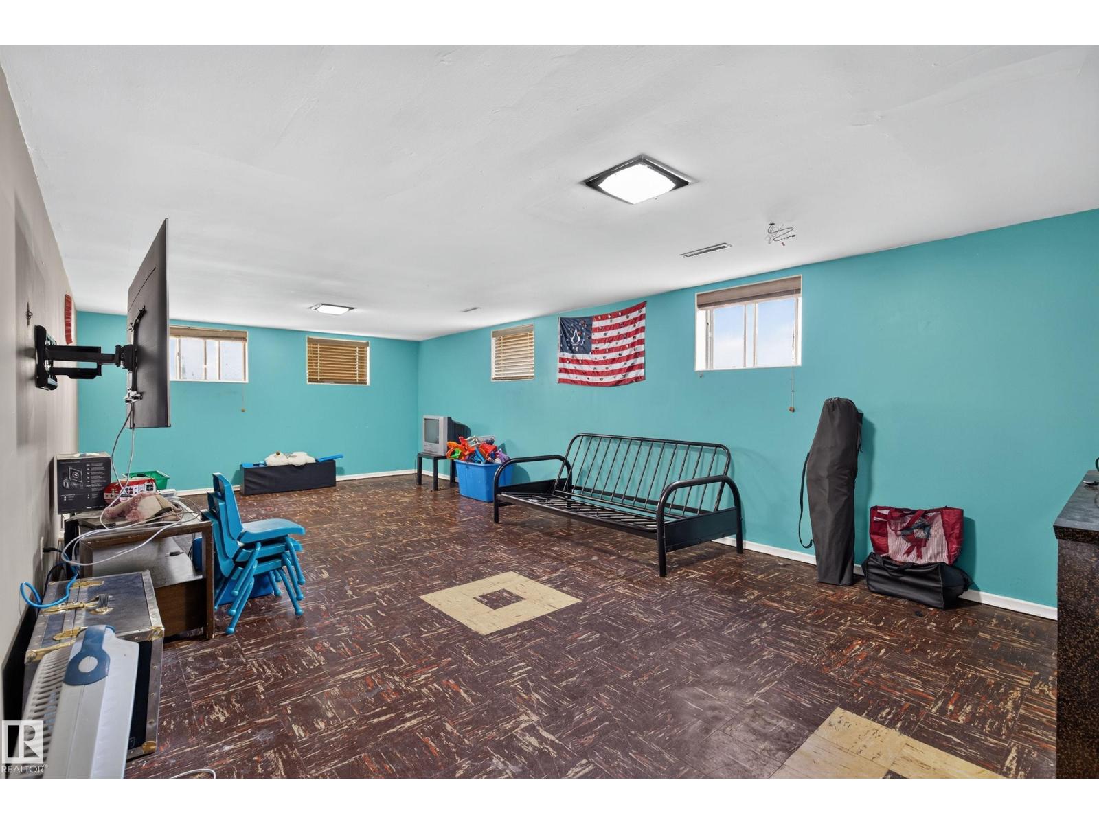 Photo 33