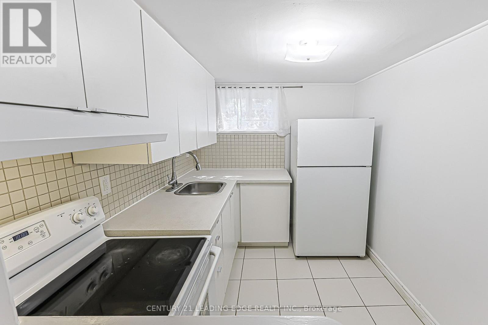 246 ELLINGTON DRIVE - 31