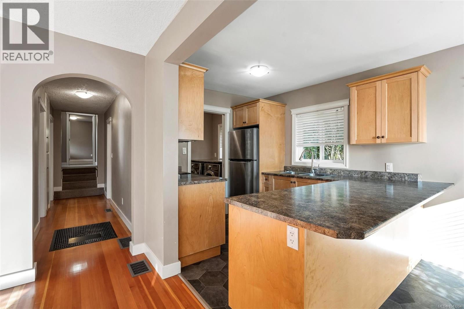 355 Beech Ave - Image 14