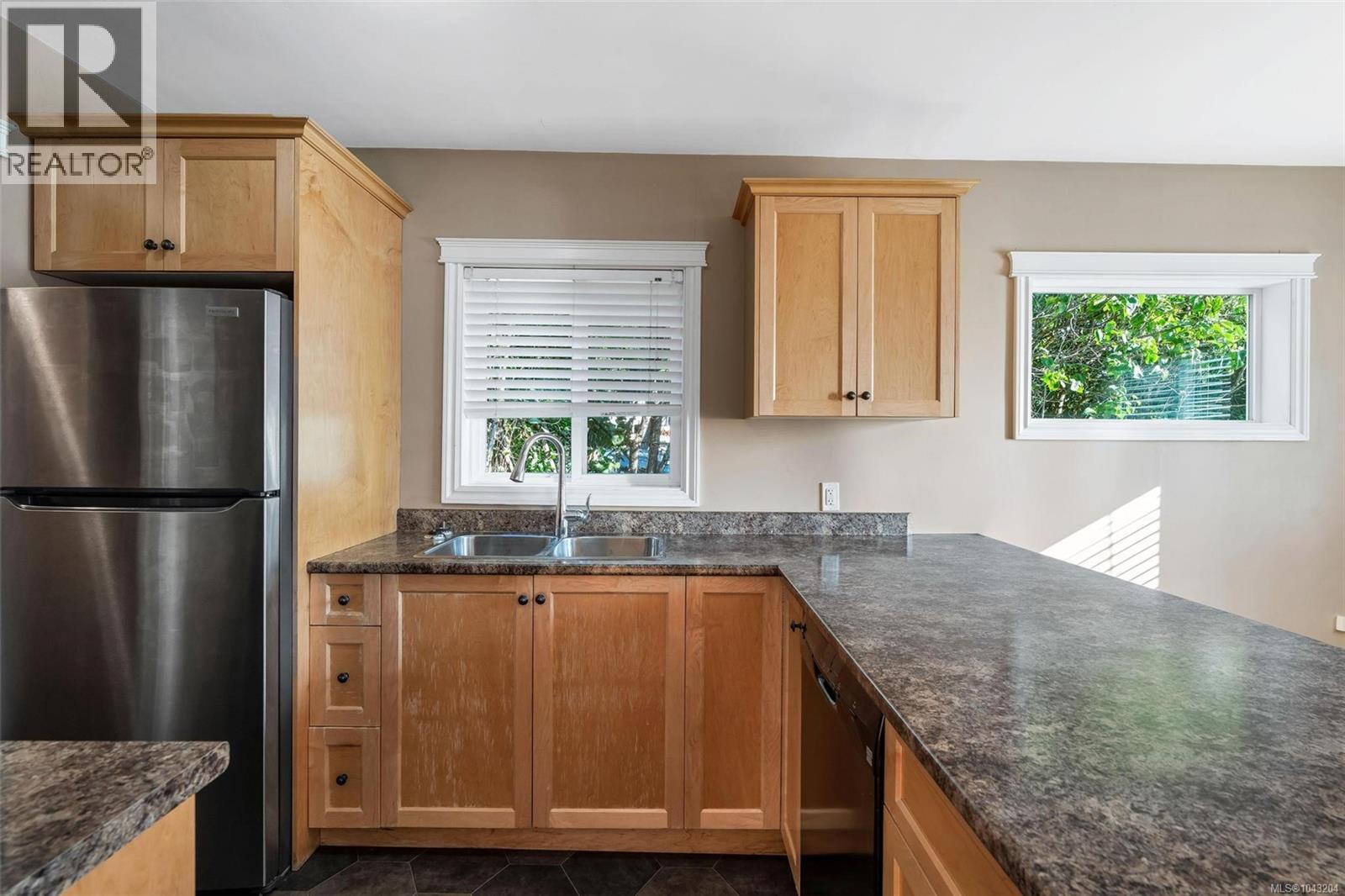 355 Beech Ave - Image 9