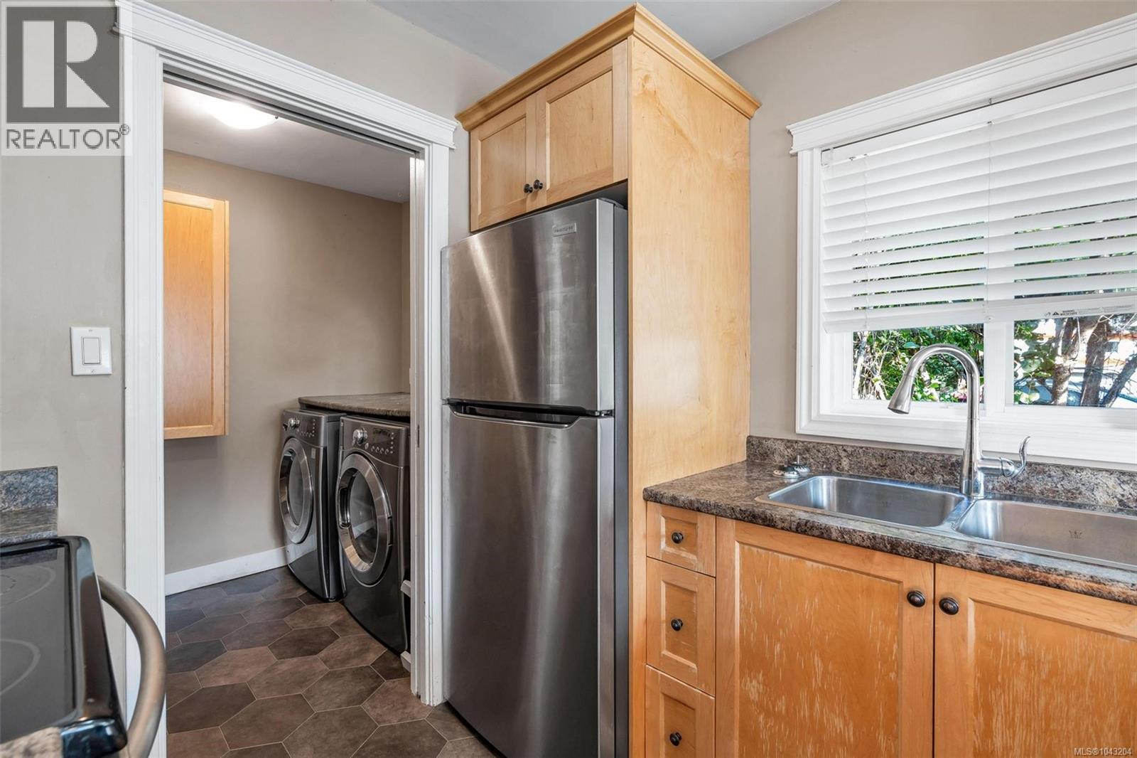 355 Beech Ave - 10