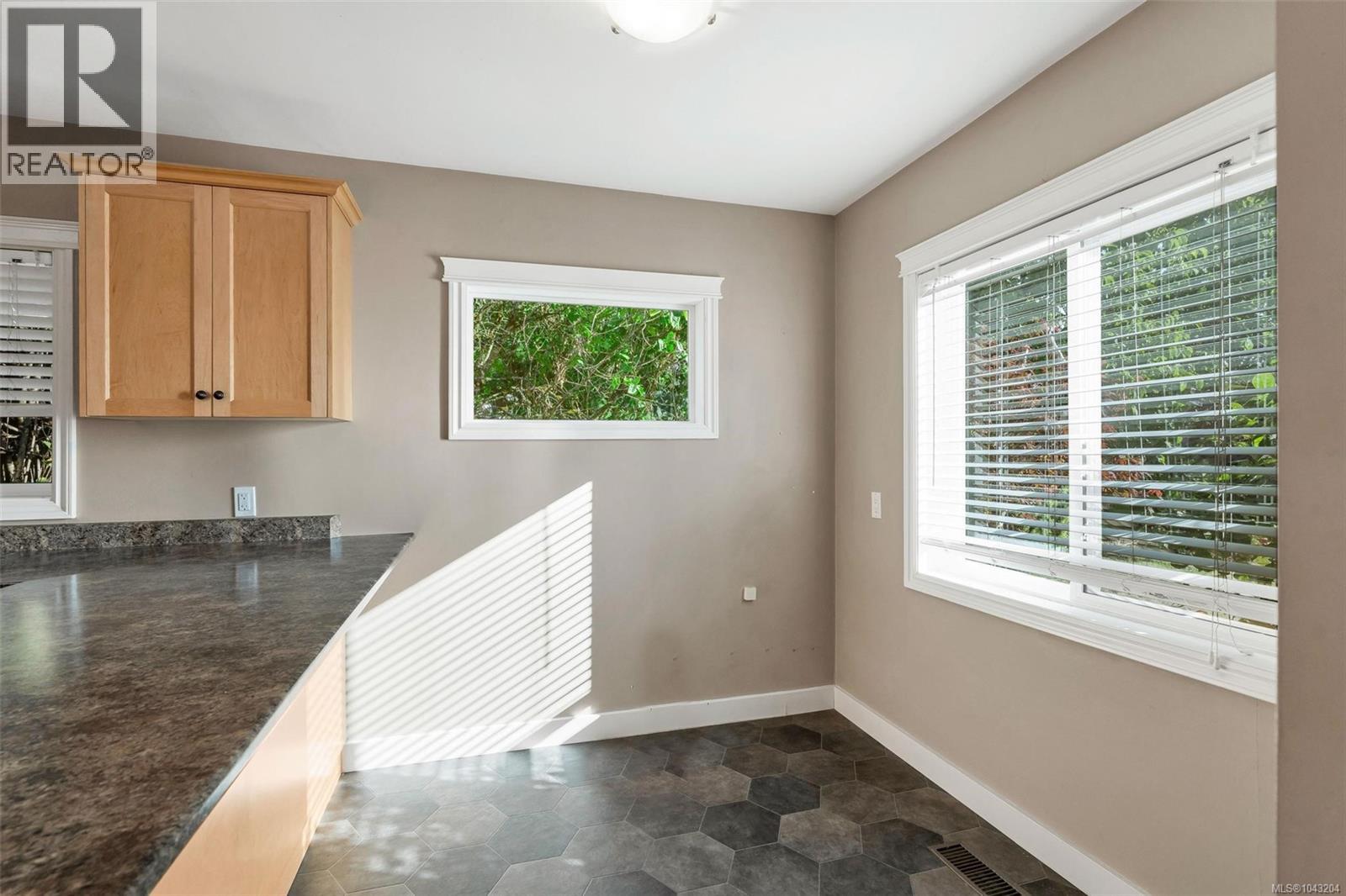 355 Beech Ave - Image 13