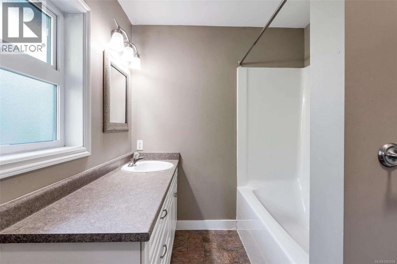 355 Beech Ave - Image 18