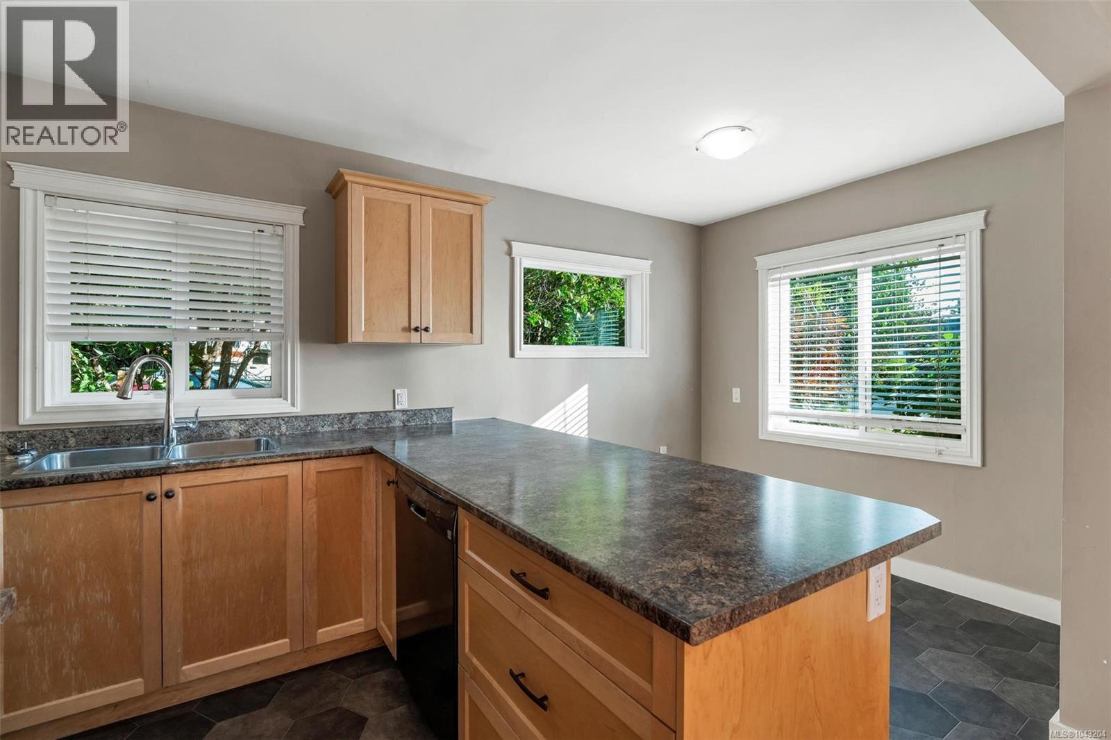 355 Beech Ave - Image 7