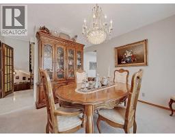 4pc Bathroom - 9556 Oakland Way Sw, Calgary, AB T2V4G5 Photo 12