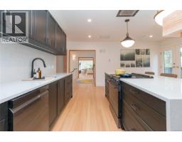 4906 Cordova Bay Rd, Saanich, BC V8Y2J5 Photo 22