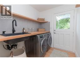 4906 Cordova Bay Rd, Saanich, BC V8Y2J5 Photo 40