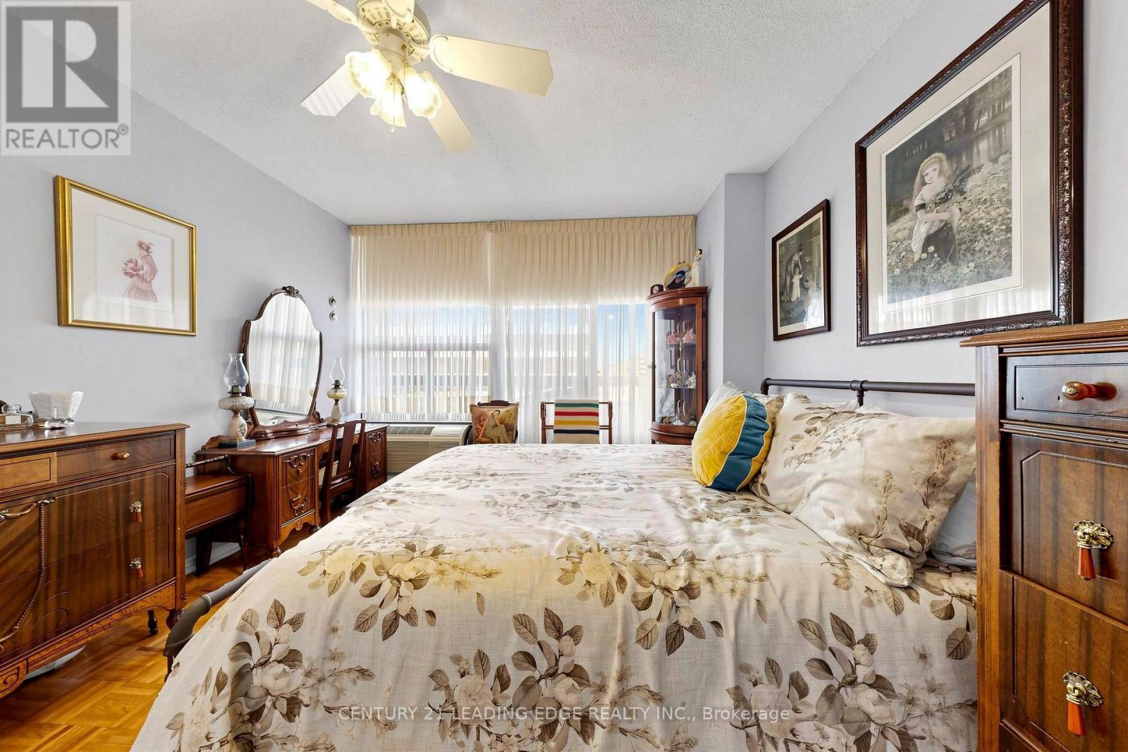 #429 50 RICHMOND STREET E - 26