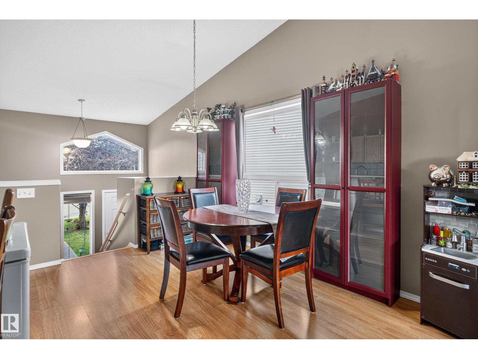 13915 137 ST NW - 8