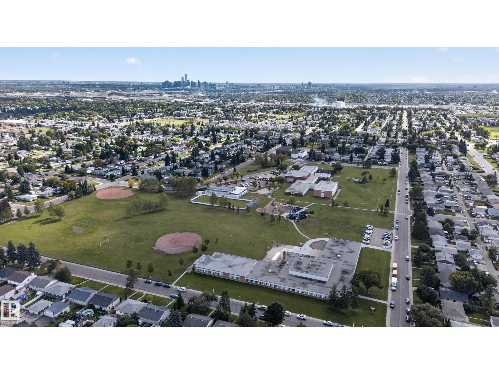 13915 137 ST NW - 39
