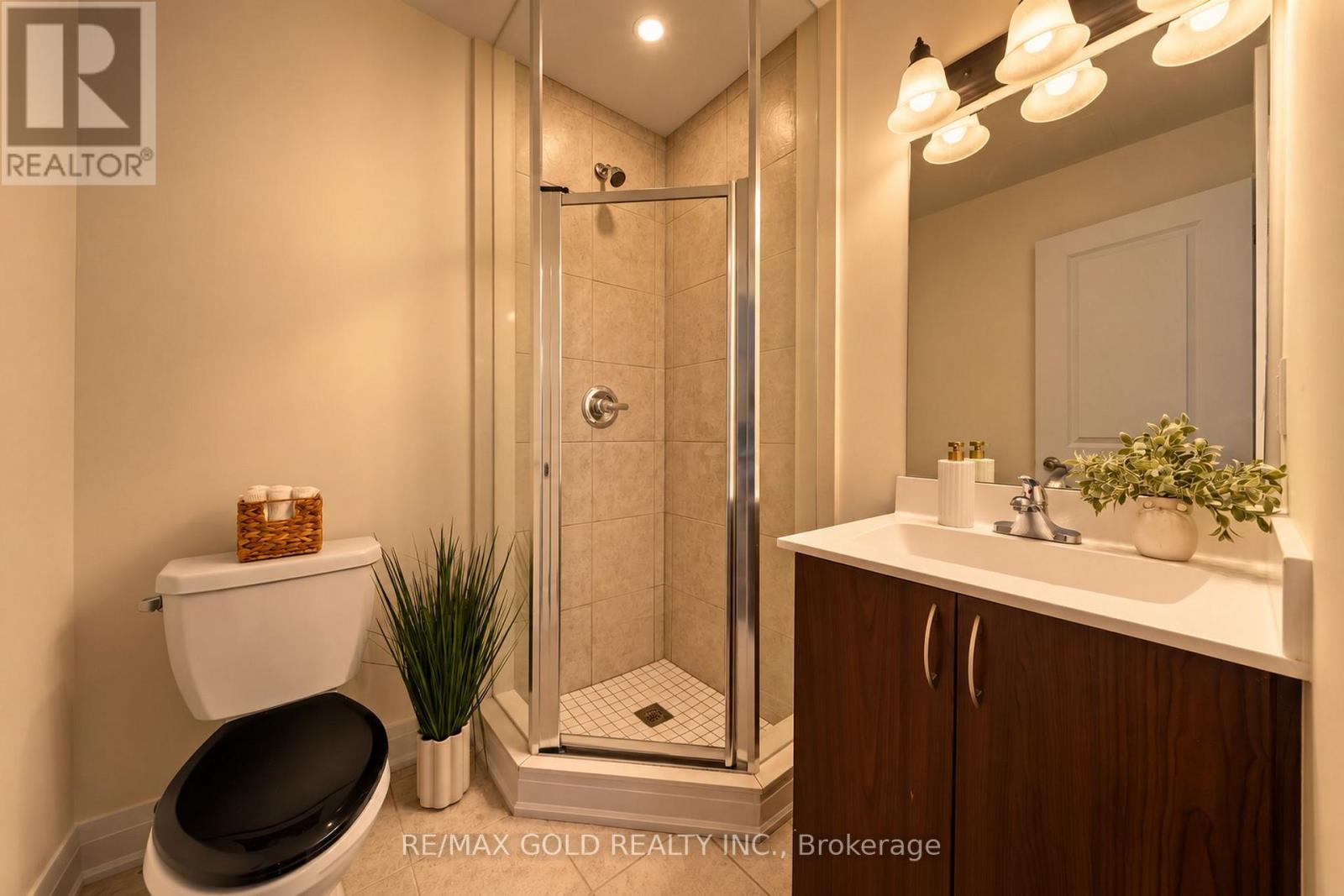 #602 18 COLES AVENUE - 17