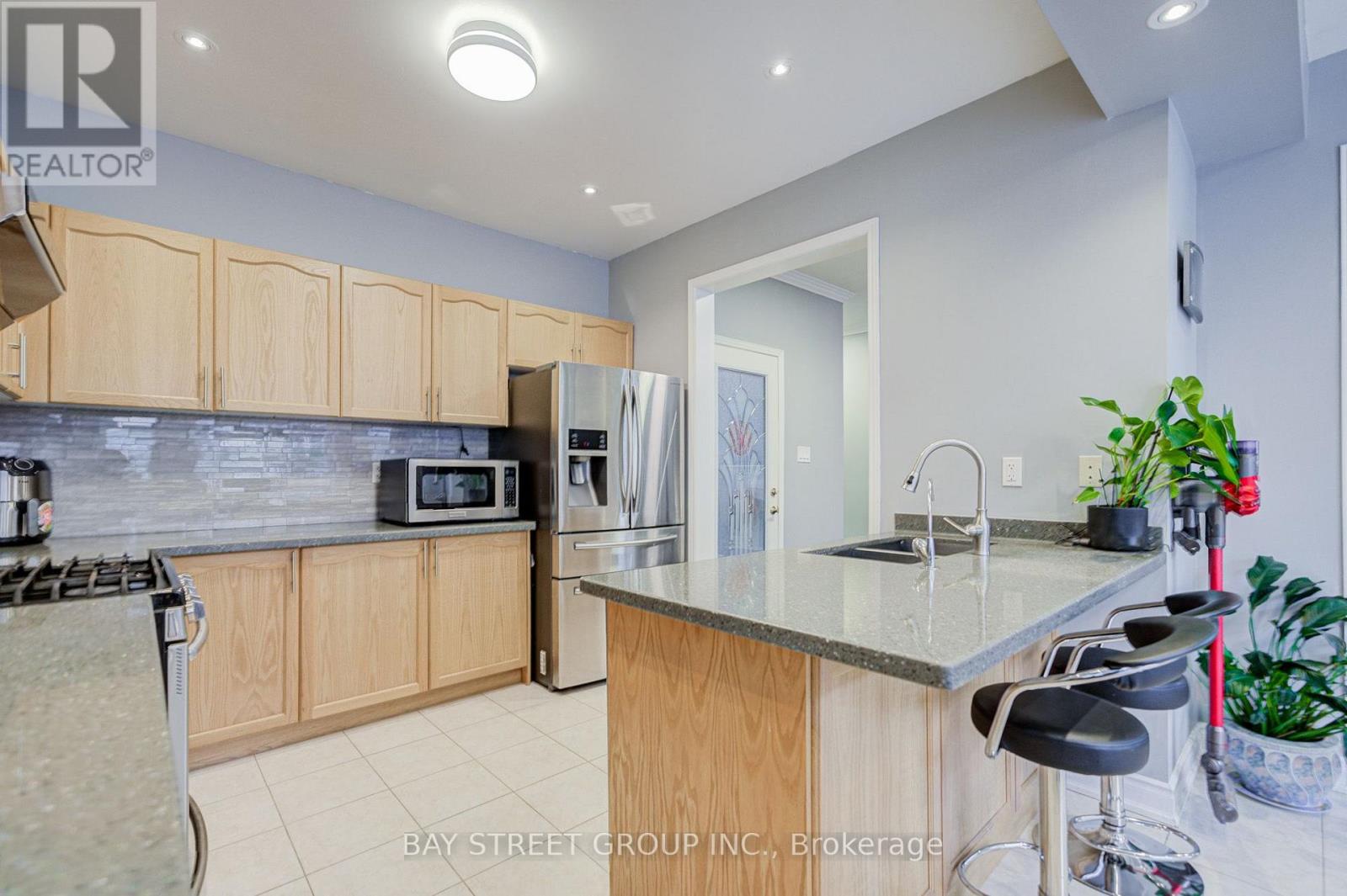 11 FARMINGTON ROAD - 11