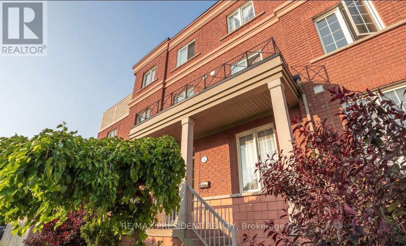 3 HERZBERG GARDENS, Toronto (York University Heights)