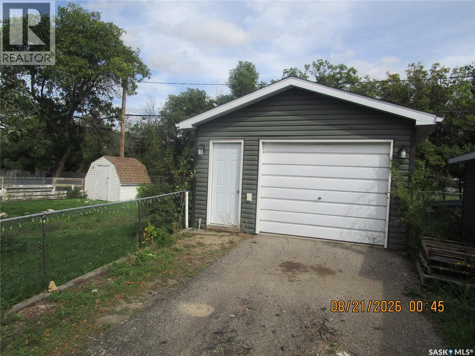 112 WOOD CRESCENT - 3