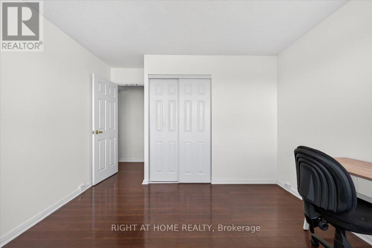#708 100 LEEWARD GLENWAY - 23