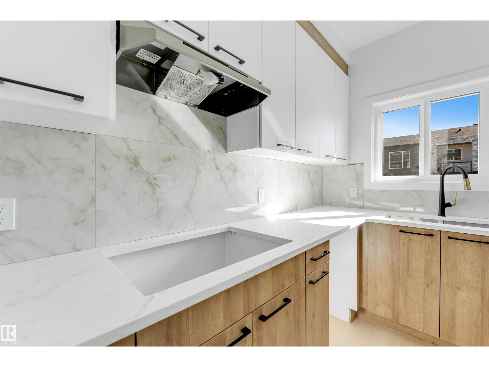 6298 19 ST NE - 23