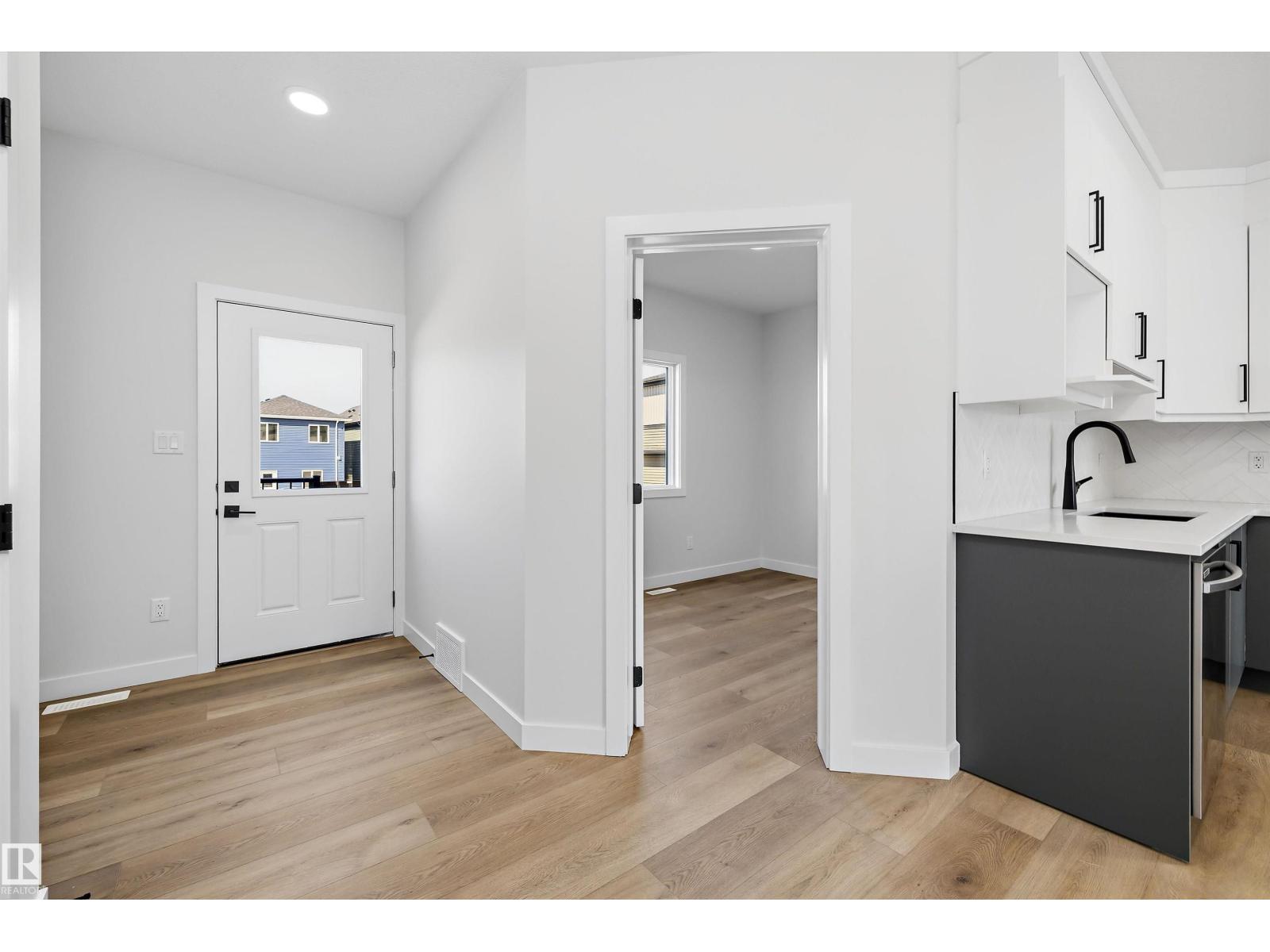 Edgemont (Edmonton) - photo 9