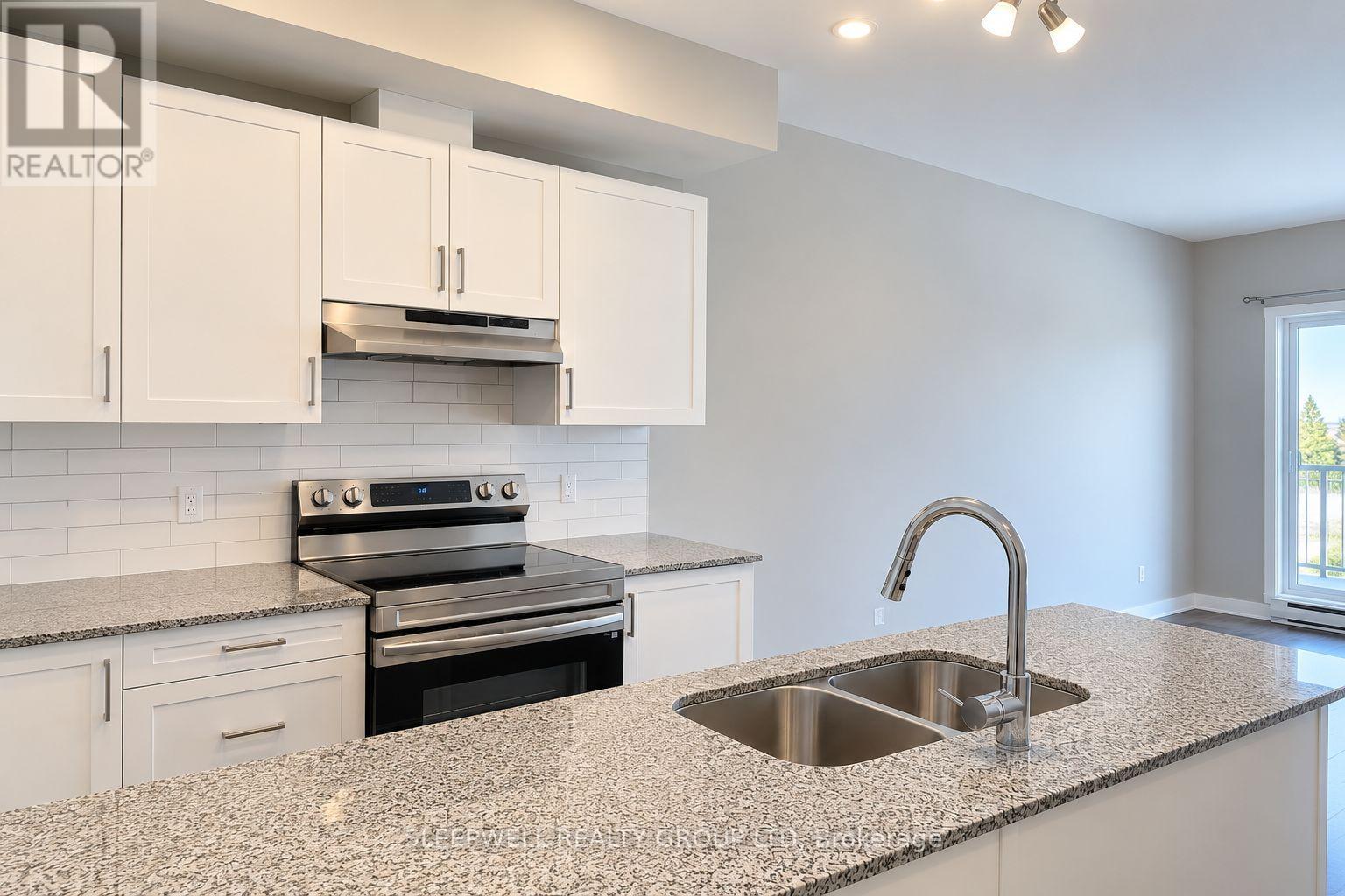 110 - 975 NORTH RUSSELL ROAD, Russell — photo 4