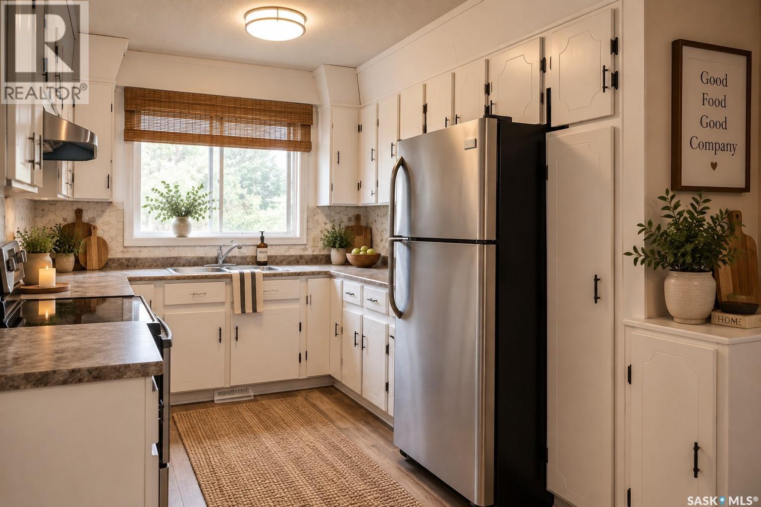 32 Clarke AVENUE - 2